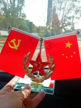 徐梦洁一身米色休闲西装梳麻花辫现身机场,这一造型有多抢眼?-最全面的红迪网平台